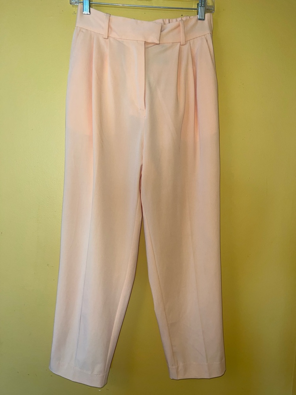 Women's High-Waist Pleated Pants - Light Peach